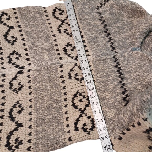 Hand Knit Cowichan / Siwash Sweater L/XL (4624 - Picture 7 of 10